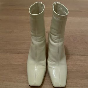 Steve madden white kitten heel ankle boots Size 6.5